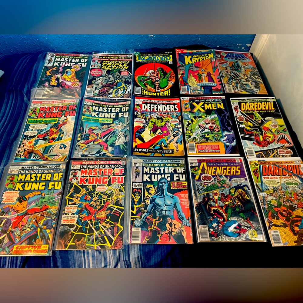 LOT OF 30 COMICS!!